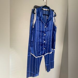 Woman’s Victoria’s Secret Striped Pajama Set Satin Blue White Size Large